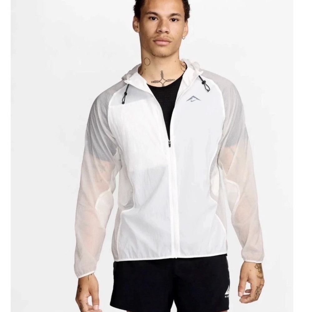 Nike Trail | Men's White Aires Packable Hooded Running Windbreaker Jacket, S